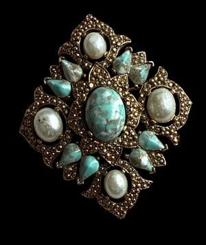 Vintage Sarah Coventry Faux Turquoise Faux Pearl Gold Tone Brooch Pin 2.25"